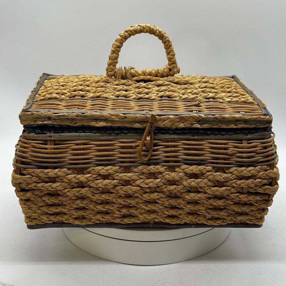 Vtg Occupied Japan Sewing Basket Blue Silk? Satin Lined 1945-1952 READ